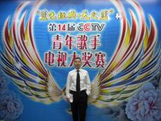 雙排鍵電子琴亮相“第十四屆CCTV青年歌手電視大獎賽”合唱比賽現場 