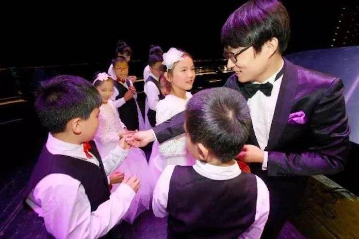 萬圣節狂歡臨近!雅馬哈藝術家宋思衡在津奏響“交響情人夢”