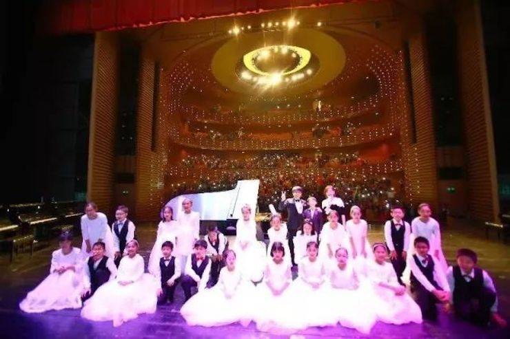 萬圣節狂歡臨近!雅馬哈藝術家宋思衡在津奏響“交響情人夢”
