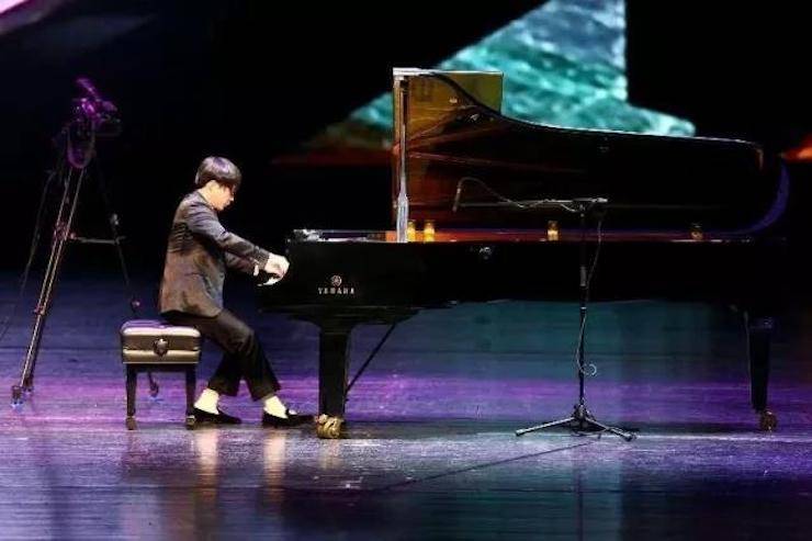 萬圣節狂歡臨近!雅馬哈藝術家宋思衡在津奏響“交響情人夢”