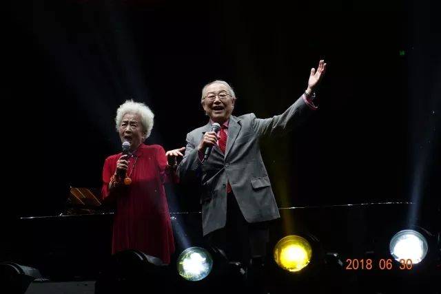 歌聲悠揚,唱出時代記憶,琴聲悅耳,奏響希望樂章 <br> 2018“我愛你中國?紀念改革開放40周年”經典歌曲上海演唱會圓滿落幕