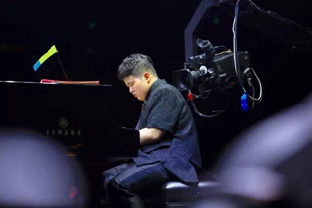 歌聲悠揚,唱出時代記憶,琴聲悅耳,奏響希望樂章 <br> 2018“我愛你中國?紀念改革開放40周年”經典歌曲上海演唱會圓滿落幕