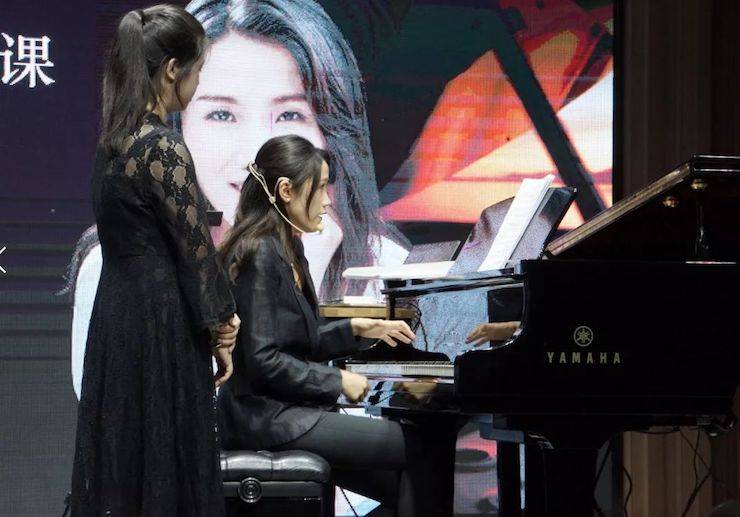 科技推動音樂教育創新,張希教授《古典主義時期鋼琴奏鳴曲的演繹》公開課圓滿成功