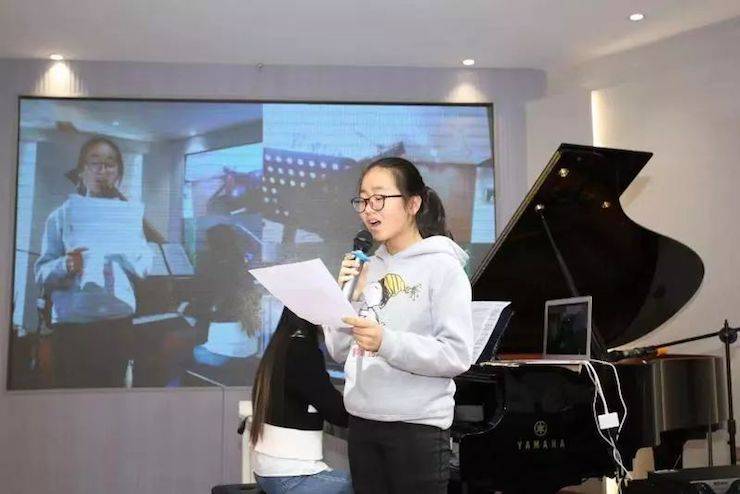 學生演唱
