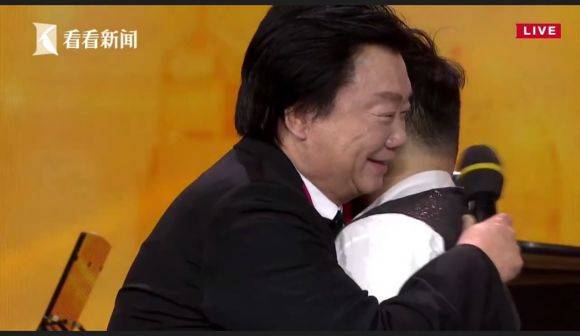 主持界泰斗葉惠賢力贊雅馬哈未來藝術家劉明康:“很難相信,這么悠揚的琴聲出自一位自閉癥少年的手里!”