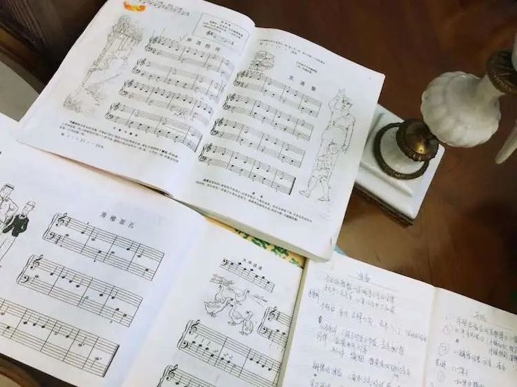 宋思衡的“宅抗疫” | 挑戰主播、籌集口罩、閉關作曲,這位取消了20場演出的鋼琴家原來這么忙!